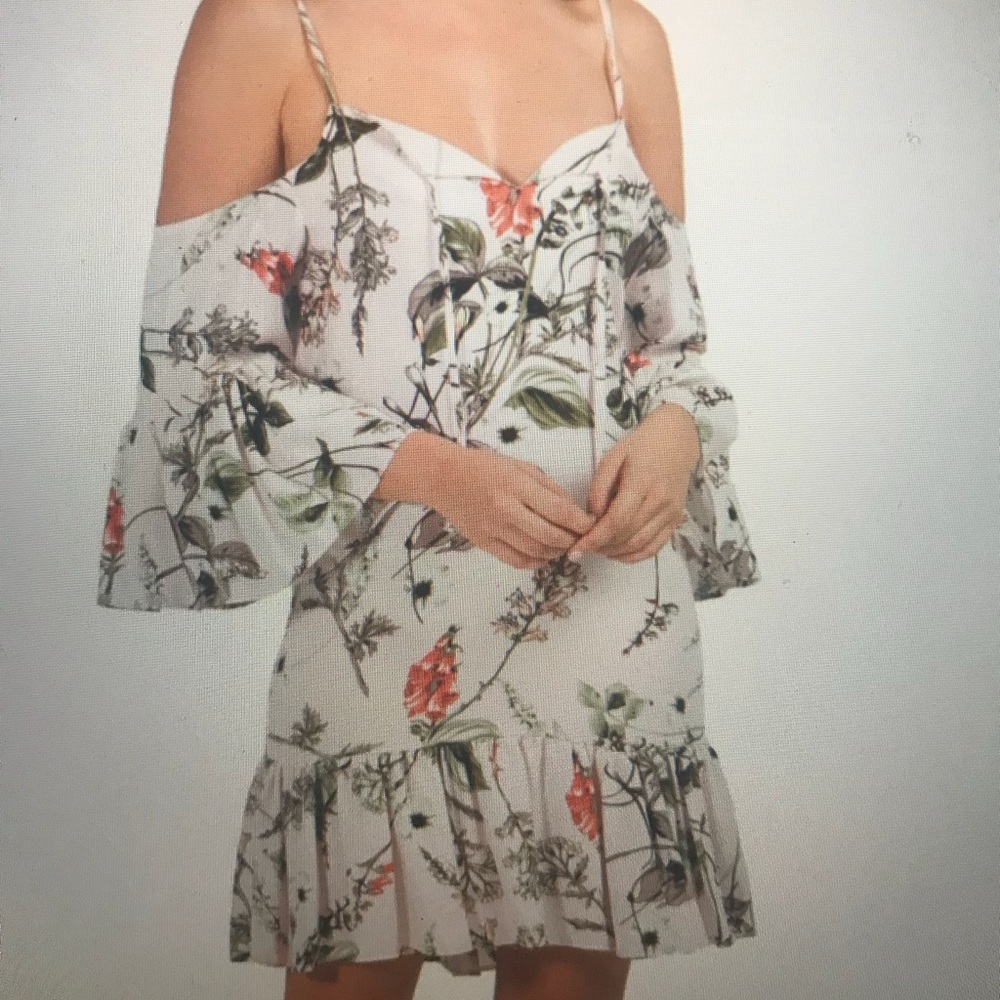 NWT Elan cold shoulder printed  dress